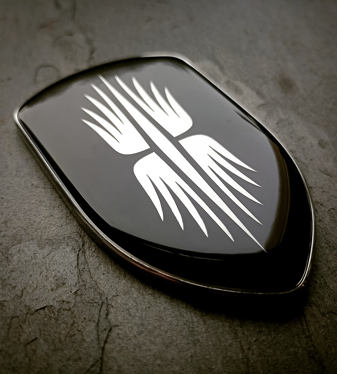 The keyfobs are in brass and the hood badge in aluminium and resin.